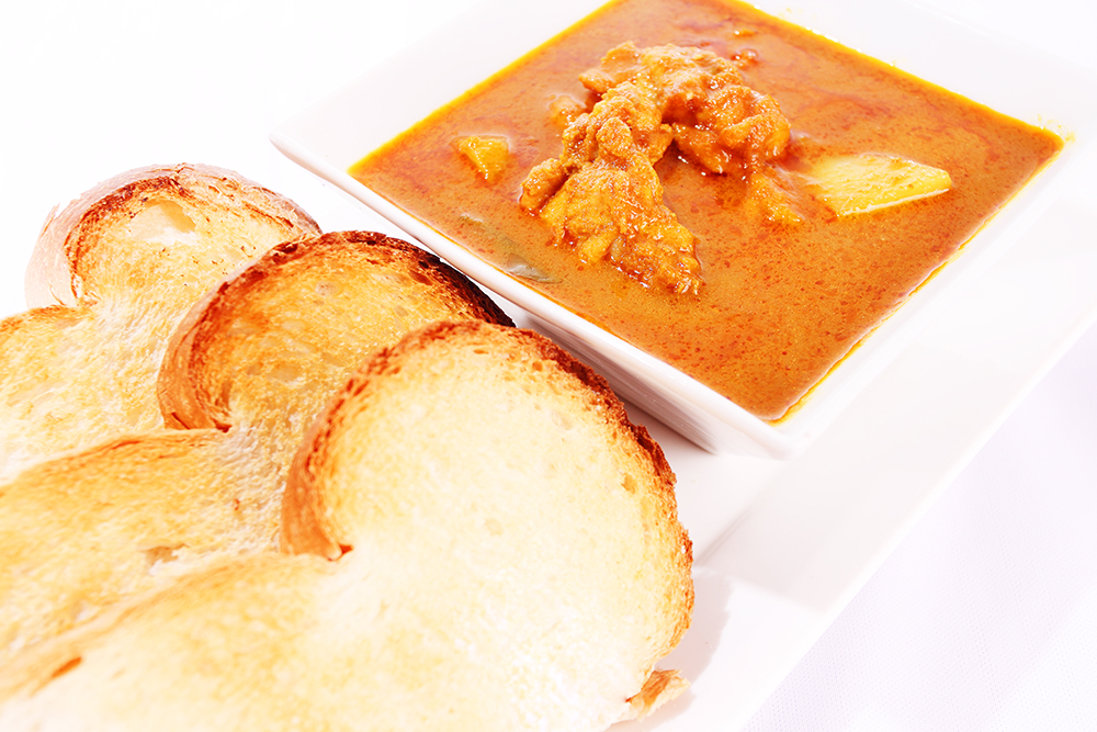 Chicken Curry with Roti Bengali
